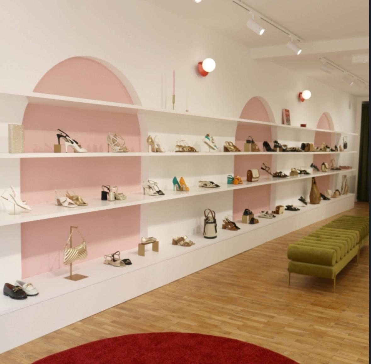 Boutique de chaussures aménagée
